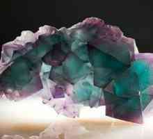 Fluorit: vlastnosti kameňa, jeho chemický vzorec a vlastnosti