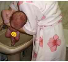 Ako umývať pod batériou novorodenca