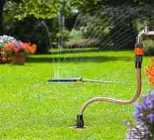 Čerpadlo zvyšuje tlak vody pre zalievanie záhrady v krajine