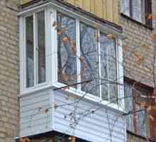 Sklo balkón v Chruščov: cena služby a fotografické príklady