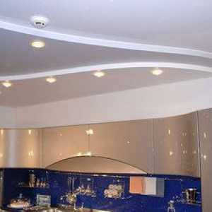 Foto zo sadrokartónových stropov v kuchyni