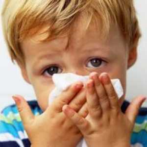 Ako rýchlo vyliečiť výtok z nosa u dieťaťa?
