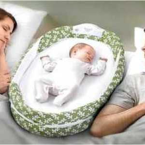 Ako by mal novonarodený spať? V akej pozícii dieťa spať?