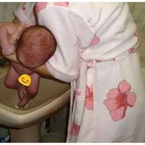 Ako umývať pod batériou novorodenca