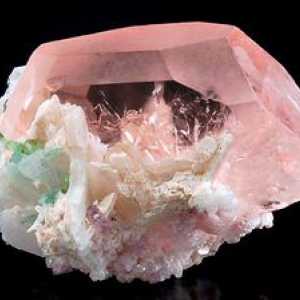Kamenný morganit alebo ružový beryl, jeho mineralogické vlastnosti