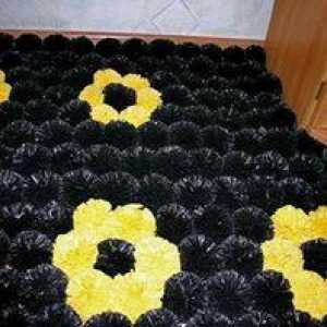 Master-trieda pletenie koberec z odpadkových vriec