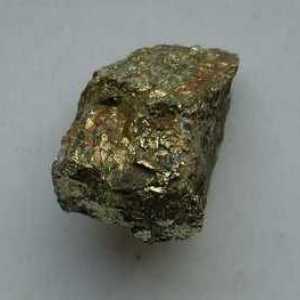 Minerálny meďnatý pyrit: vzorec, foto, vlastnosti