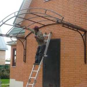 Montáž ochranného krytu na polykarbonátovej verande pomocou vlastných rúk