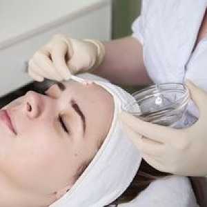 Peeling kože tváre od kozmetičky: typy a fázy postupu