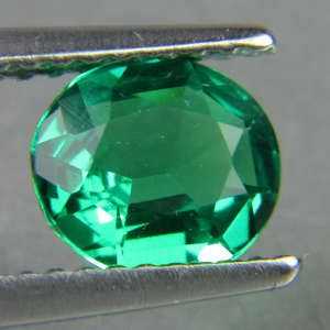 Vlastnosti smaragdu: ktorým tento kameň zapadá